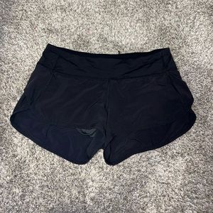 Lululemon Speed up short 2.5 in size 6